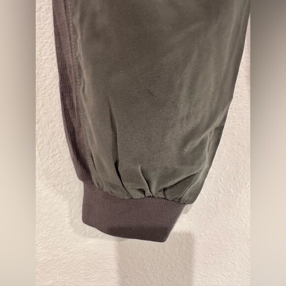 Splendid 100% Silk Naya Jogger Pants Size Small - Picture 11 of 14